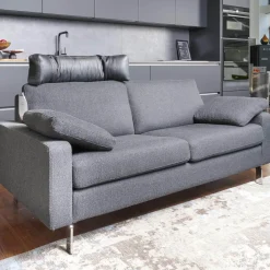 Sofa Conseta Stoff 5010 Anthrazit Schmalfuß Metall Verchromt mit Kissen und Kopfstütze