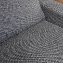 Sofa Conseta Stoff 5010 Anthrazit Schmalfuß Metall Verchromt mit Kissen und Kopfstütze