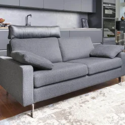 Sofa Conseta Stoff 5010 Anthrazit Schmalfuß Metall Verchromt mit Kissen und Kopfstütze