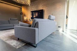 Sofa Conseta Stoff 10068 Asphalt Grau Bodenfrei Metallkufen Schwarz Pulverbeschichtet Mit Armlehnen Und Kopfstütze