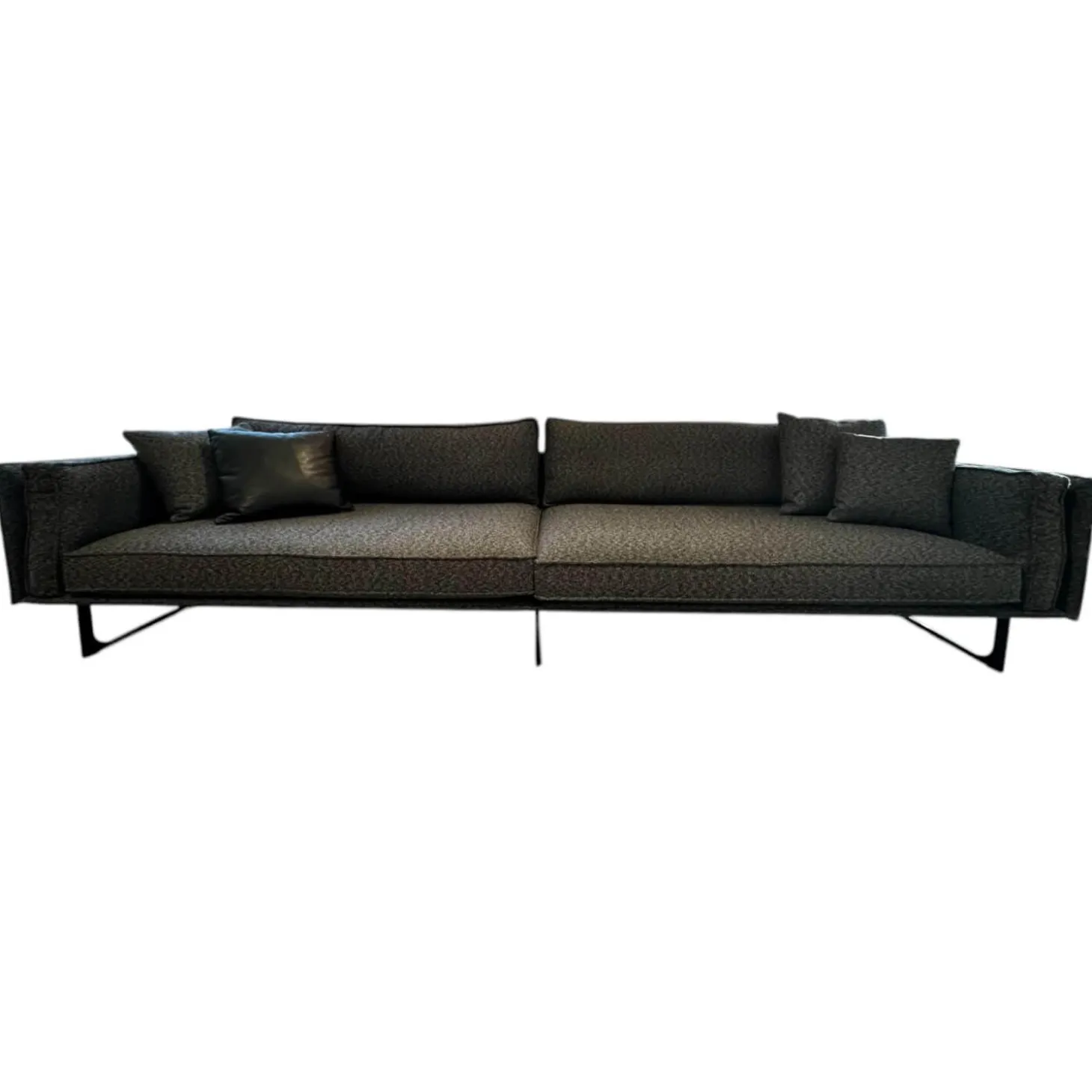 Sofa Cube Air Stoff Mara IP1763 494 Grau Füße Metallkufe Schwarz Mit Kissen