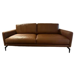 Sofa Cuneo Bezug Leder Anilina Touch 19 Cognac Braun Schwebefüße Metall Schwarz Lackiert