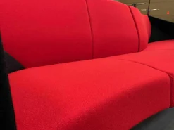 Sofa Decision Stoff Rot Schwarz Gestell Verchromt