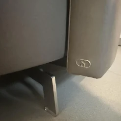 Sofa DS 167 129 Leder Touch Taupe Grau Füße Edelstahl Inklusive Kissen