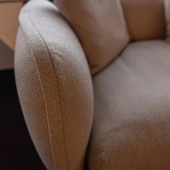 Sofa Echo Bezug Stoff Mica Melba Grau Gestell Metall Schwarz