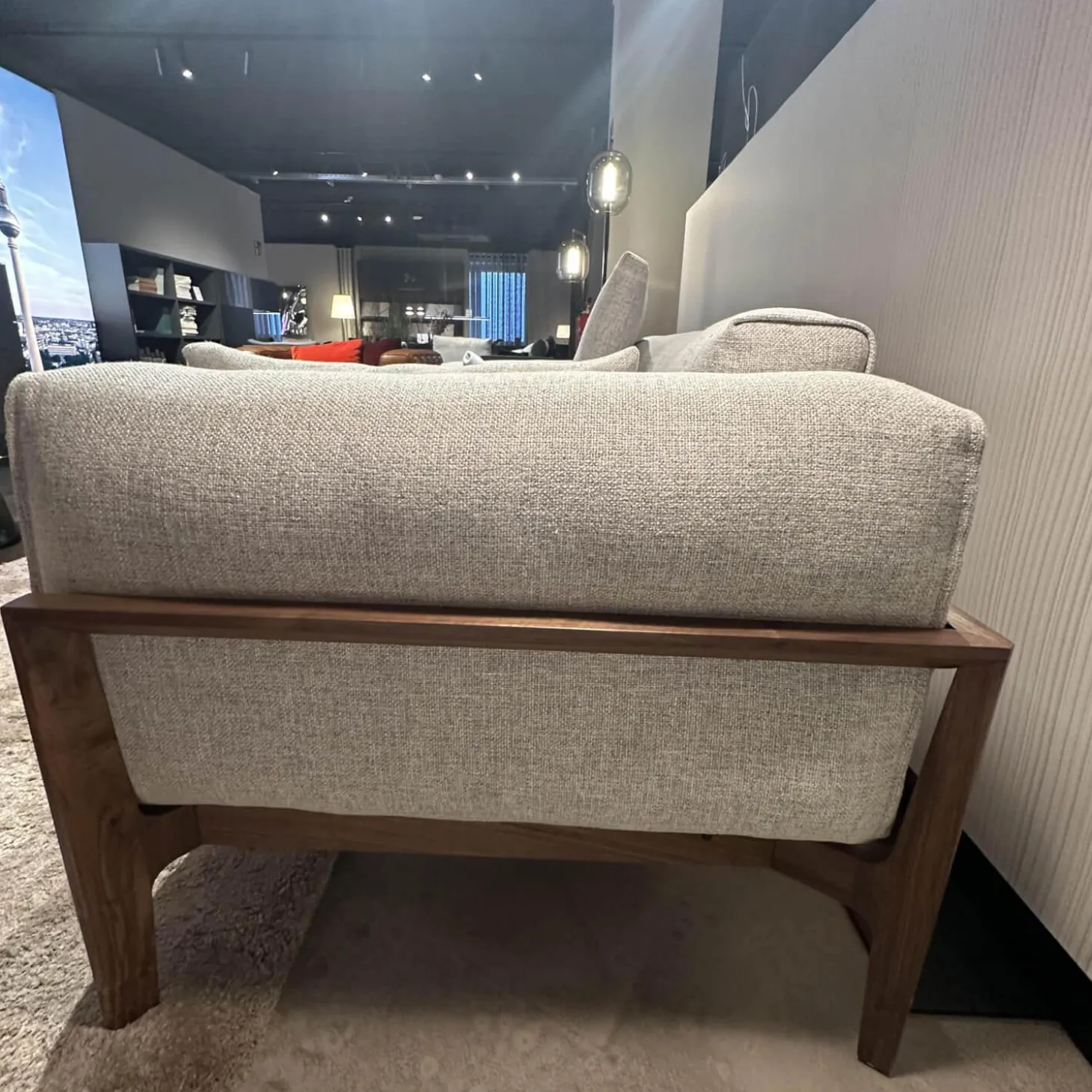 Sofa Elm Stoff 8300 Lichtgrau Grau Gestell Nussbaum Natur Geölt Braun Inklusive Kissen