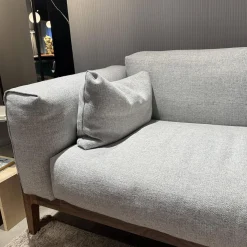 Sofa Elm Stoff 8300 Lichtgrau Grau Gestell Nussbaum Natur Geölt Braun Inklusive Kissen