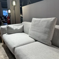 Sofa Elm Stoff 8300 Lichtgrau Grau Gestell Nussbaum Natur Geölt Braun Inklusive Kissen