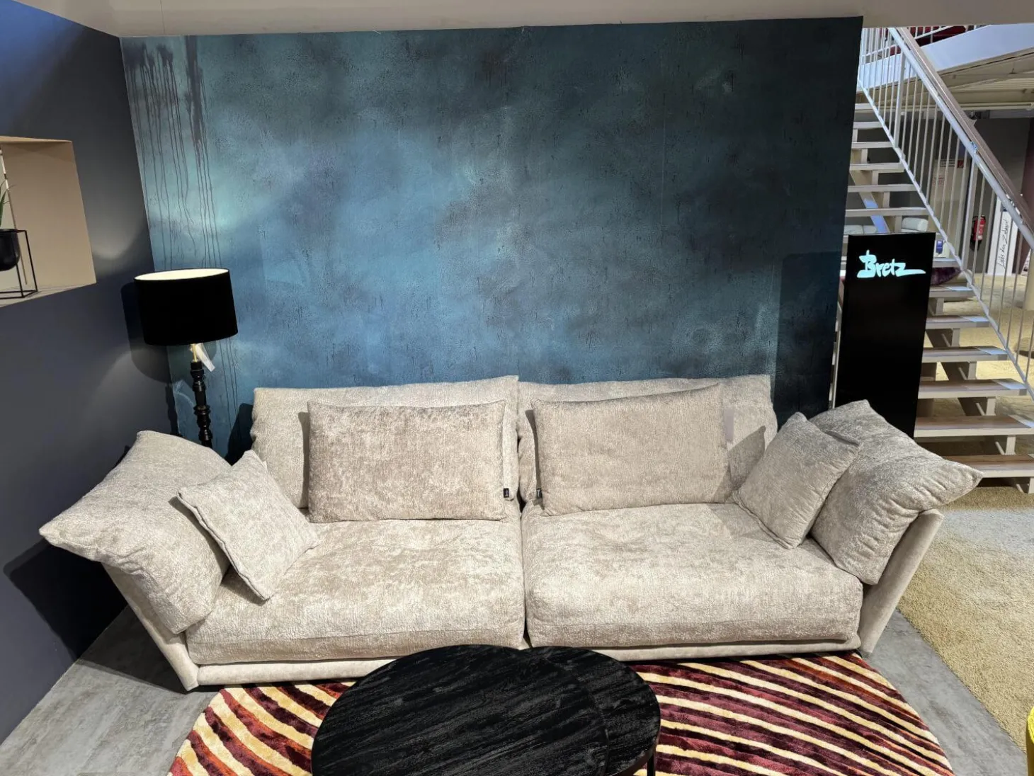 Sofa Esfera Stoff 66 Grau Vintage Velvet 65 Moonlight mit 3 Kissen