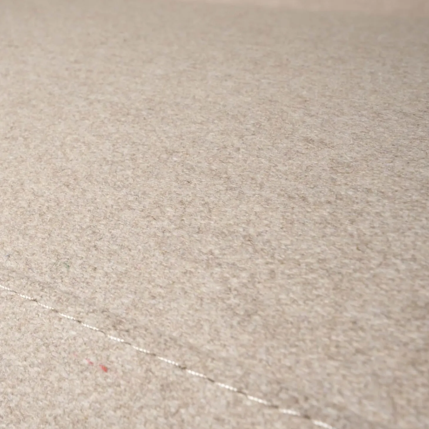 Sofa F51 2 Stoff Doma Beige Grau Gestell Nussbaum Massiv