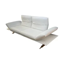 Sofa Francis Leder Bull Latte Weiß Füße Metallkufe Nickel Satiniert