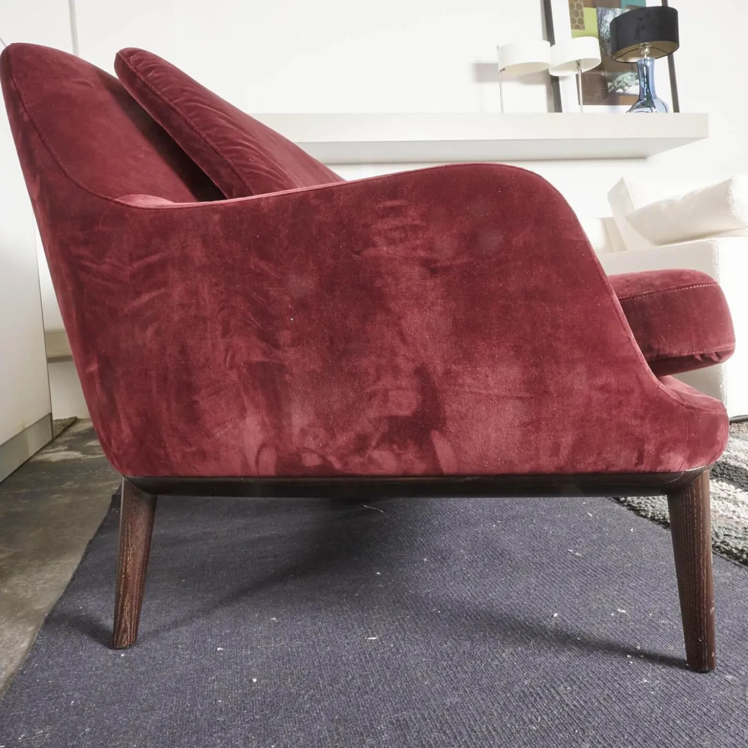 Sofa Grace Bezug Stoff City Velvet Reloaded CA7832 095 Rot Füße Holz Braun