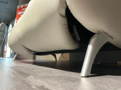 Sofa Hans Leder 35 Mariposa Opal Beige Metallfuß Edelstahloptik 62 Silber