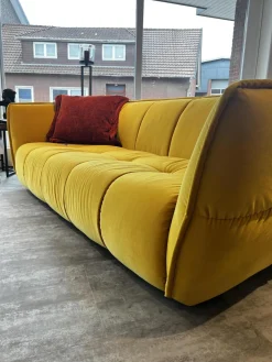 Sofa Hedda Stoff Classic Velvet 16 Yellow Gelb Füße Kunststoff Schwarz