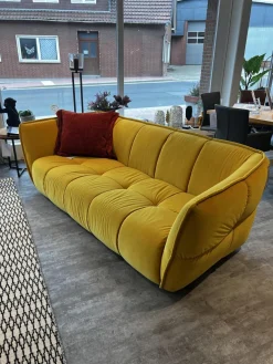 Sofa Hedda Stoff Classic Velvet 16 Yellow Gelb Füße Kunststoff Schwarz