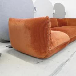 Sofa Jalis 21 Stoff 9072 Kürbis Orange Rot Nahtband 5091 Mittelgrau