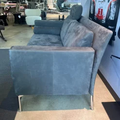 Sofa Jason 390 25 FLFR Leder Velvet 1481 Poppy Seed Grau Gestell Hochglanz Verchromt Mit Nackenrollen