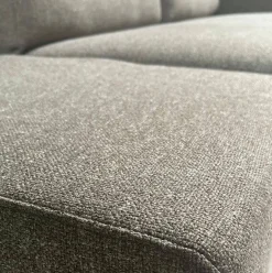 Sofa Jason 390-25 FLFR Stoff Kuro Limestone Gestell Velourmatt