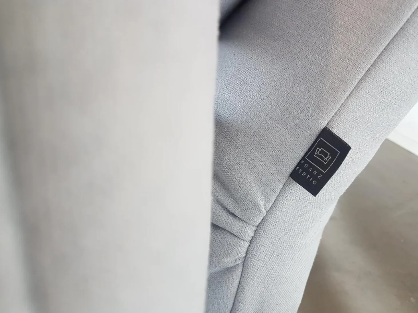 Sofa Jill Stoff E Cape 60 Lightgrey Grau mit Verstellfunktion