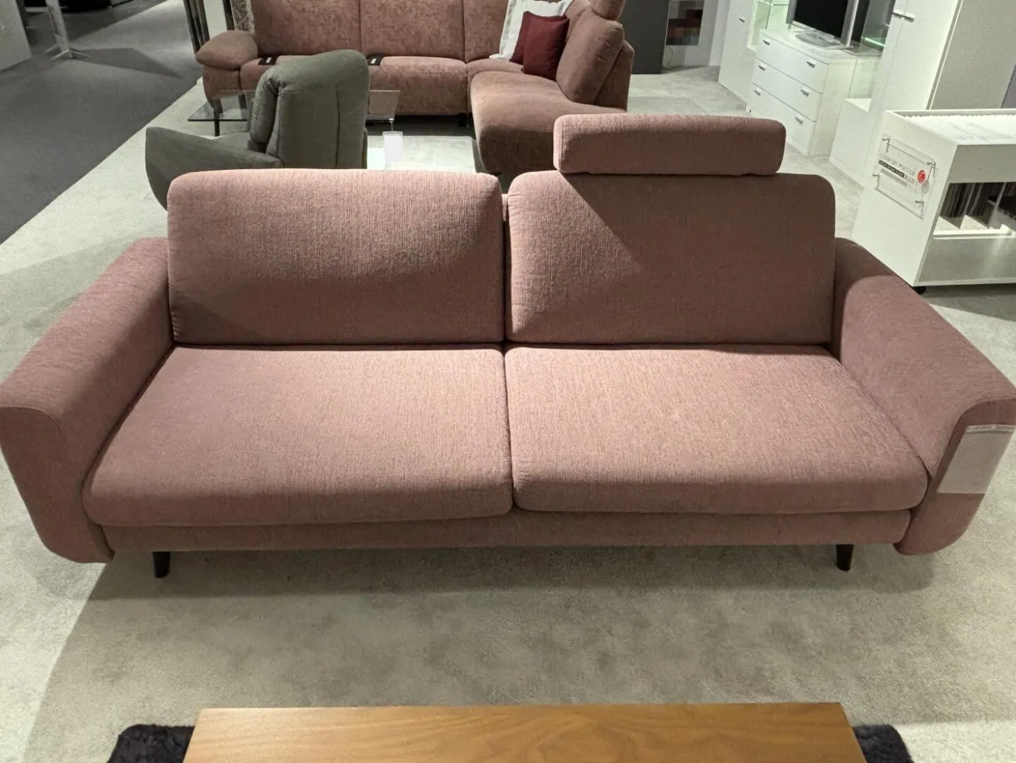 Sofa Joy Stoff Jasmine Dark Pink Rosa Holzfuß Wenge Schräg Inklusive Kopfstütze