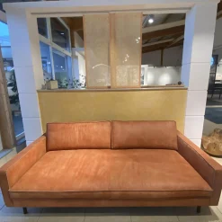 Sofa L Buster XL Leder B Desert Tobacco 17537 Braun Metallfuß Schwarz Pulverbeschichtet