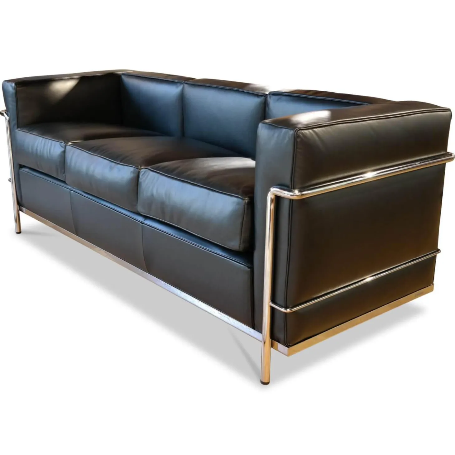 Sofa LC2 Dreisitzer Leder Scozia 13X606 Grafite Schwarz Gestell Verchromt