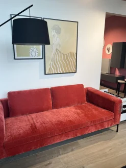 Sofa Lenni Style Stoff Wildflower 9 Raspberry Pink Rot Füße Metall Schwarz