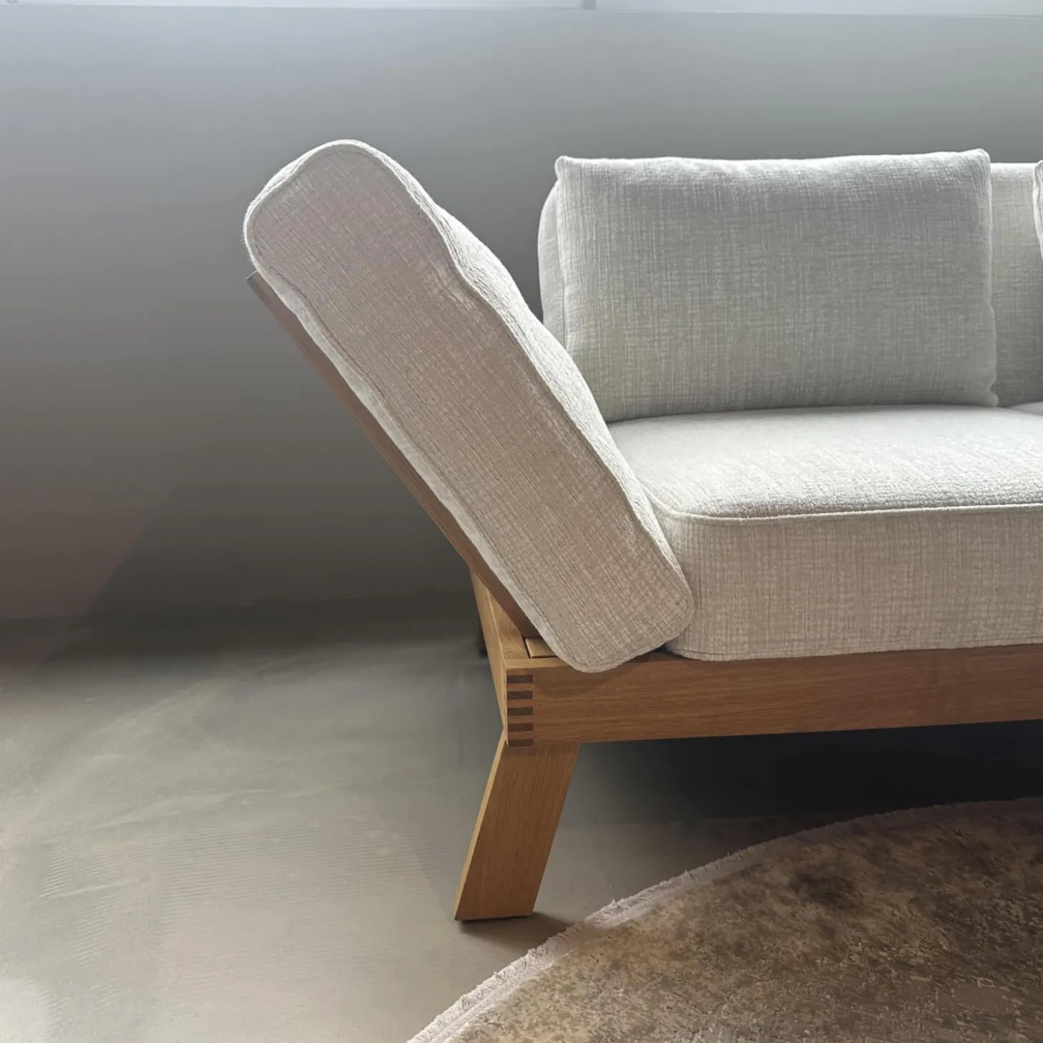 Sofa Lofoten Pure Stoff 5277 42 Beige Untergestell Eiche Natur Mit Klappbaren Armlehnen