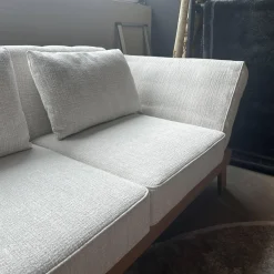 Sofa Lofoten Pure Stoff 5277 42 Beige Untergestell Eiche Natur Mit Klappbaren Armlehnen