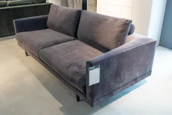 Sofa Long Island Bezug Stoff City Velvet Reloaded CA7832 095 Grau Metallfuß Schwarz Mit Rückenkissen
