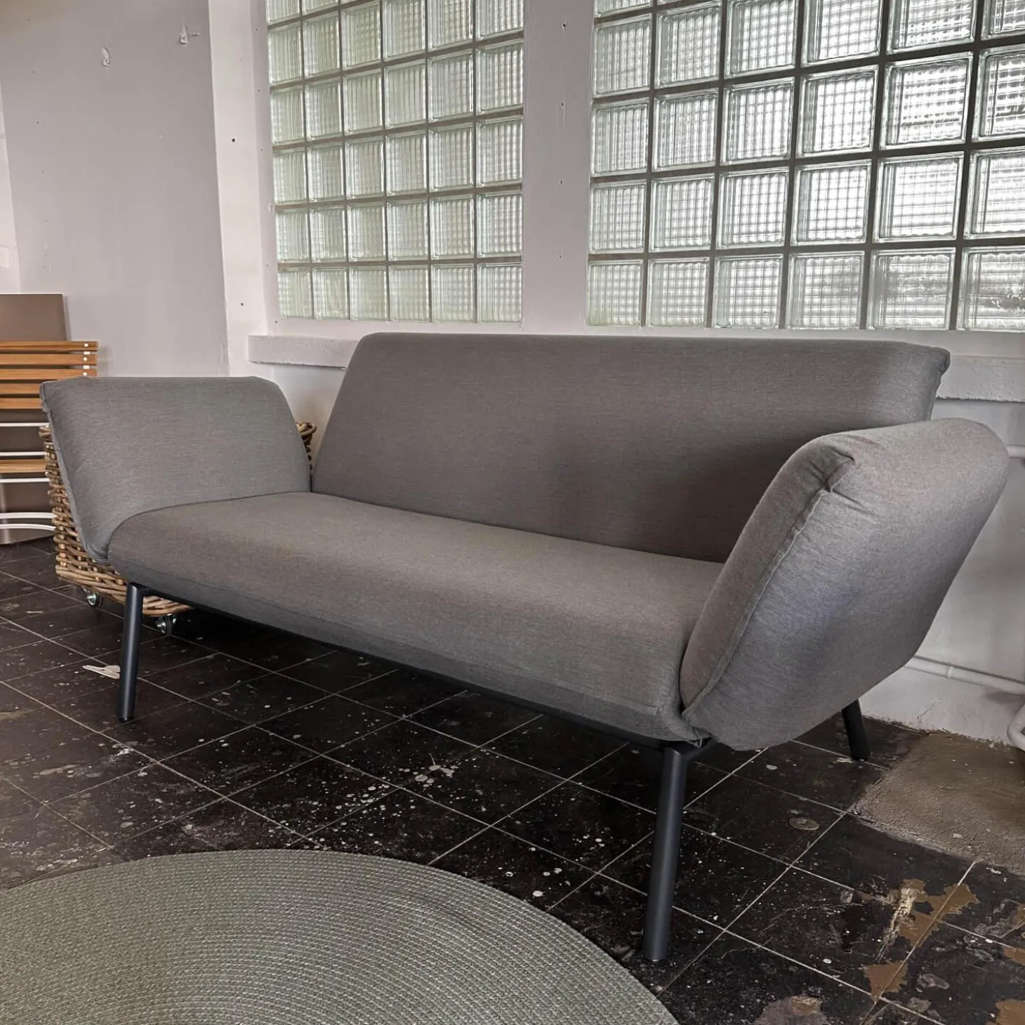 Sofa Luna Lounge Dining Outdoor Bezug Stoff Sunbrella Charcoal Chine Grau Gestell Edelstahl Anthrazit Strukturlack