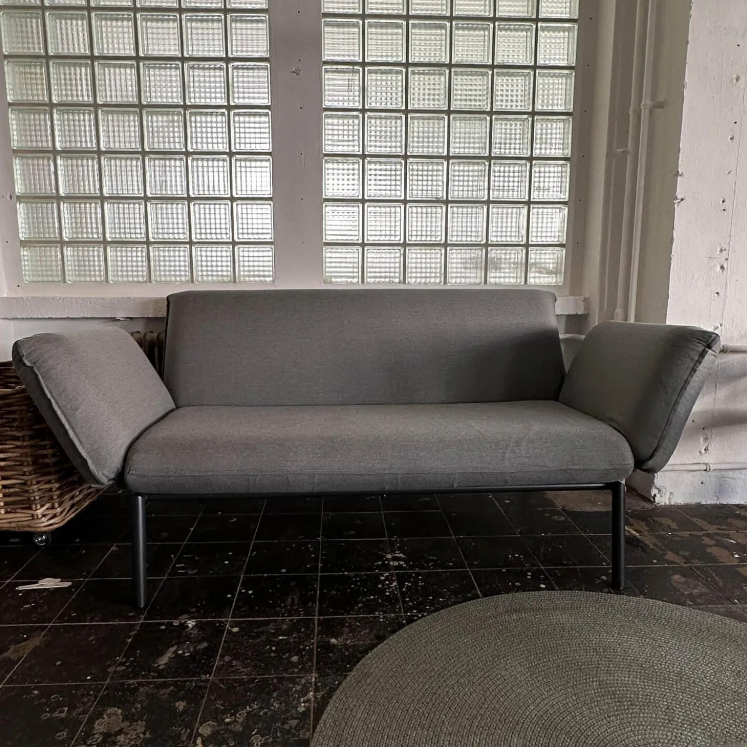 Sofa Luna Lounge Dining Outdoor Bezug Stoff Sunbrella Charcoal Chine Grau Gestell Edelstahl Anthrazit Strukturlack