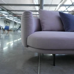 Sofa Maaru 850 Stoff Lino 7899 Magnolia Violett Metallgestell Matt Pulverbeschichtet Schwarz