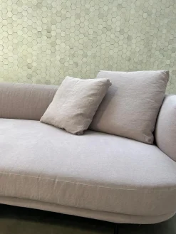 Sofa Maaru 850 Stoff Lino 7899 Magnolia Violett Gestell Schwarz Matt Pulverbeschichtet Inklusive 5 Kissen