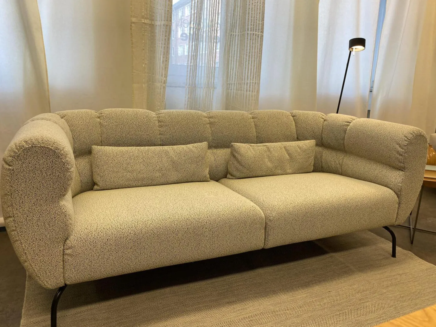 Sofa Magnolia Stoff 5275 0041 Grau Gestell Metall Schwarz Pulverbeschichtet