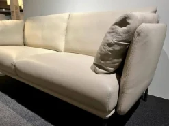 Sofa Mara Leder Santana Greige Beige Grau Füße Grau Pulverbeschichtet