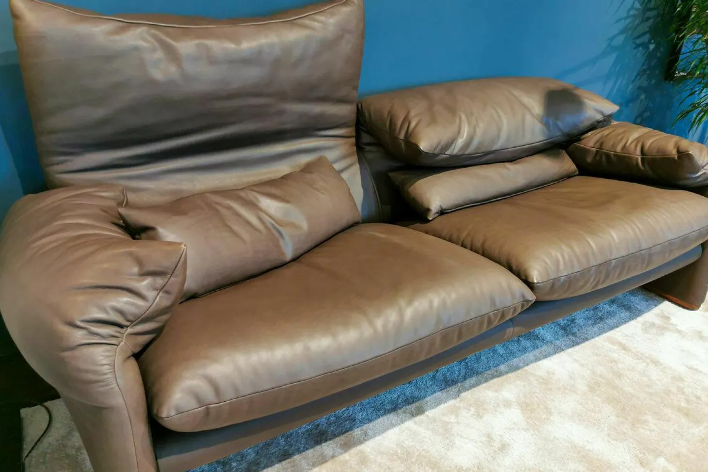 Sofa Maralunga Maxi Leder Braun mit Verstellfunktionen Füße Walnuss