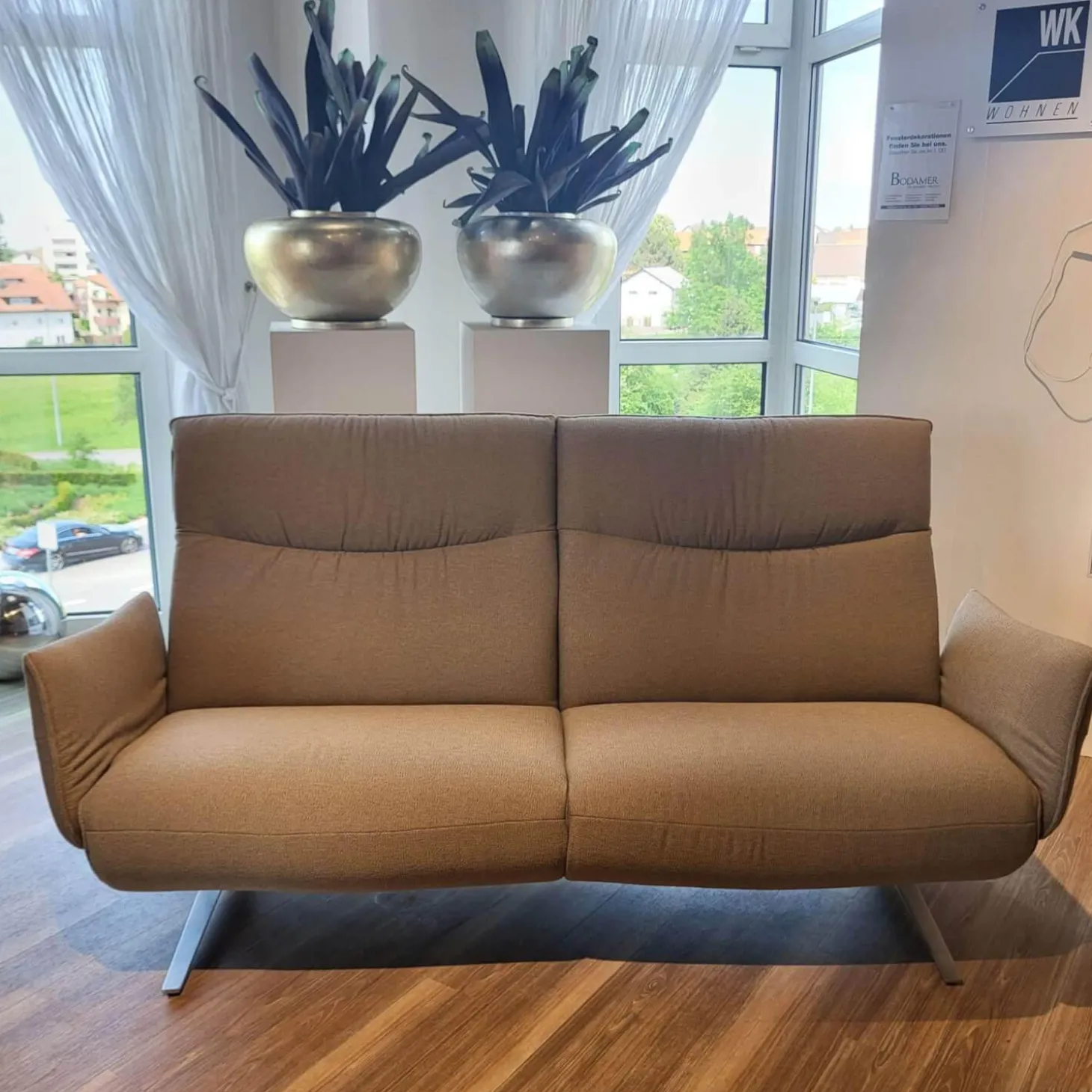Sofa Marsala Bezug Stoff Q2 Fashion Grau Beige Gestell Edelstahloptik Gebürstet Mit Verstellbaren Armlehnen