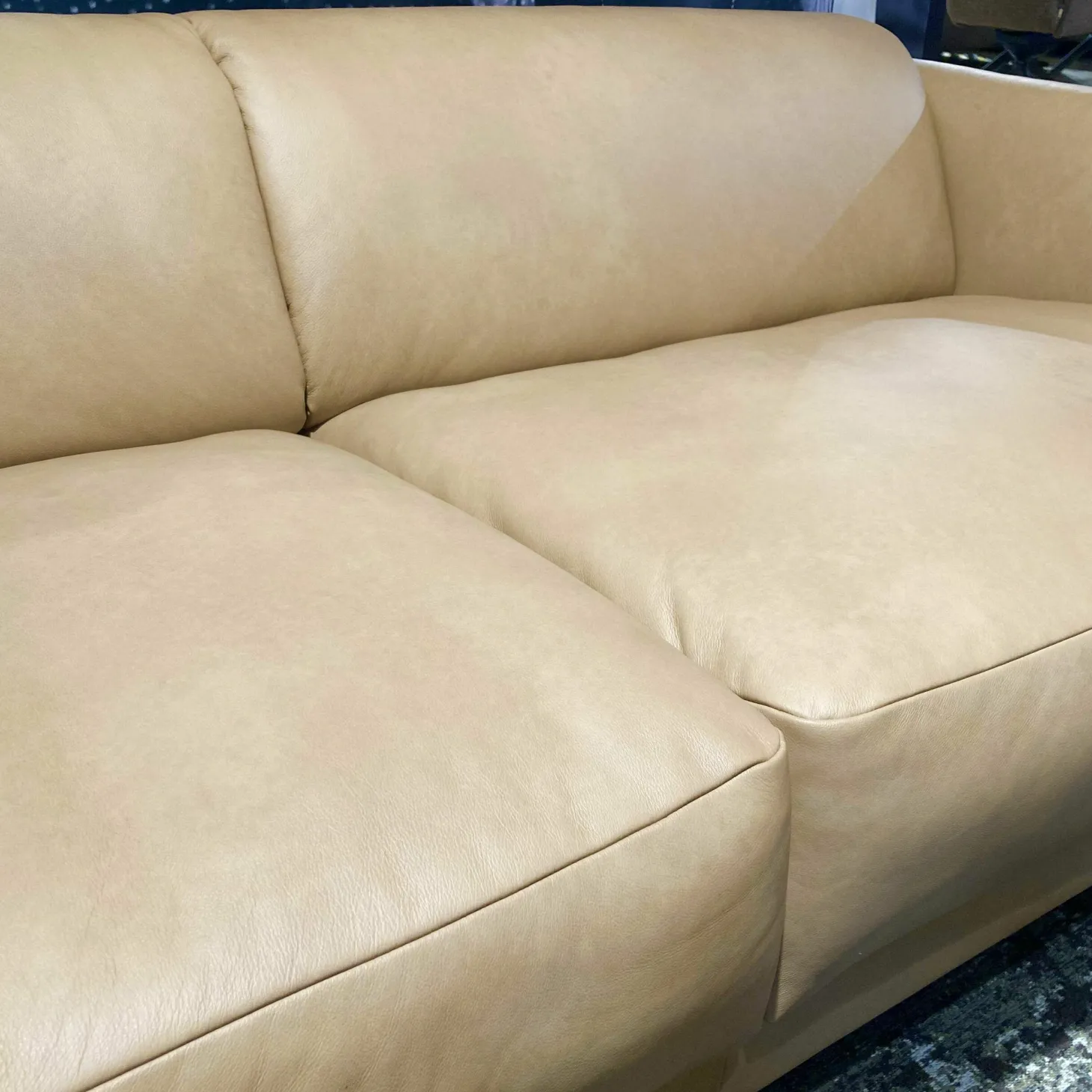 Sofa Matheo CC180 Leder Kenia Camel Beige Gestell Mattschwarz