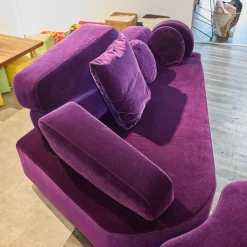Sofa Mosspink Bezug Stoff 4473 87 Samt Lila Violett Alufuß Rund Ausrichtung Links Inklusive Hocker Und 3 Kissen