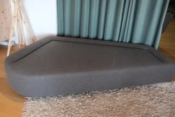 Sofa Mosspink Stoff 4476 95 Schurwolle Grau Füße Aluminium Rund Inklusive 5 Kissen