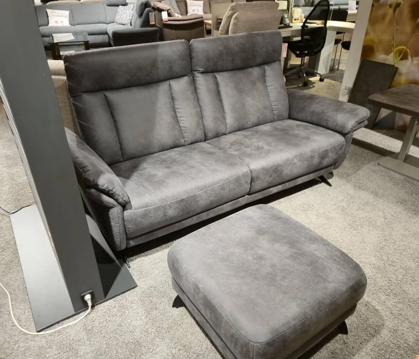 Sofa MR 300 Stoff Savanna Grey Grau Metallkufe 447 Schwarz Matt Inklusive Kopfteilverstellung Und Hocker