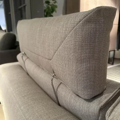 Sofa MR6045E Bezug Stoff Jab 12071 Beige Grau Füße Stahl Lackiert Schwarz Inklusive Einem Lendenkissen Und Einer Kopfstütze