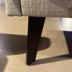 Sofa MR6045E Bezug Stoff Jab 12071 Beige Grau Füße Stahl Lackiert Schwarz Inklusive Einem Lendenkissen Und Einer Kopfstütze