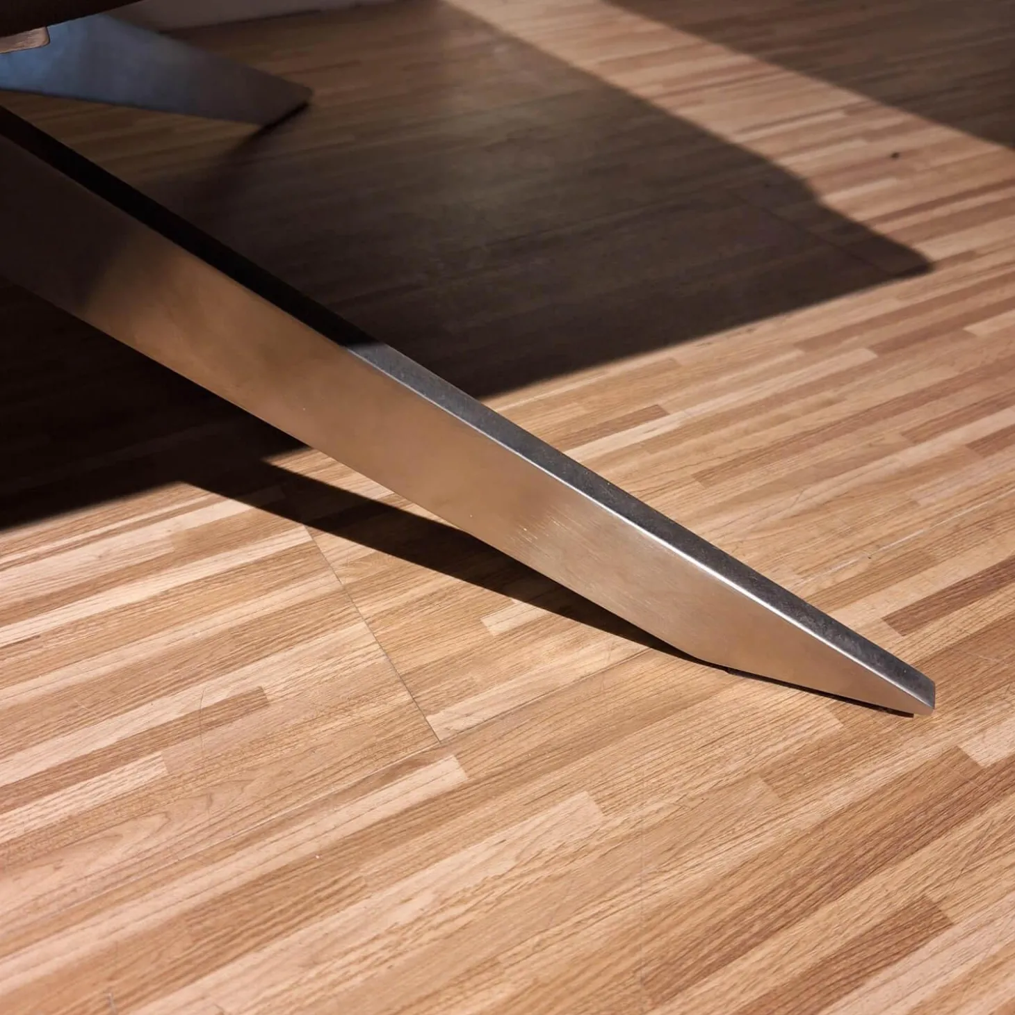 Sofa No 1 Elias Bezug Leder W10 L30 Grau Füße Chrom