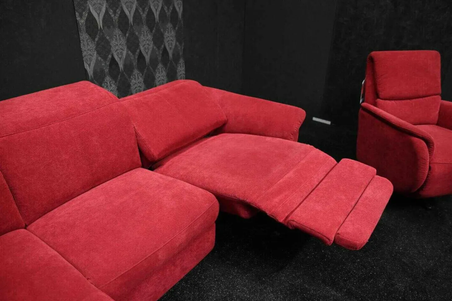 Sofa Odeon Stoff Carlos Bordeaux B 2 mit Elektrischer Relaxfunktion und Bettkasten