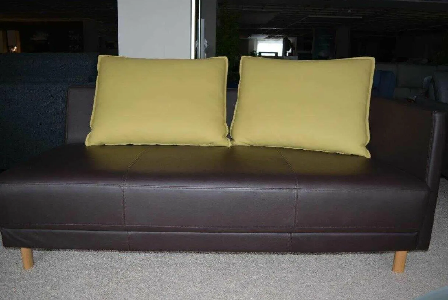 Sofa Onda Leder 38.556 Schokoladenbraun mit 2 Kissen