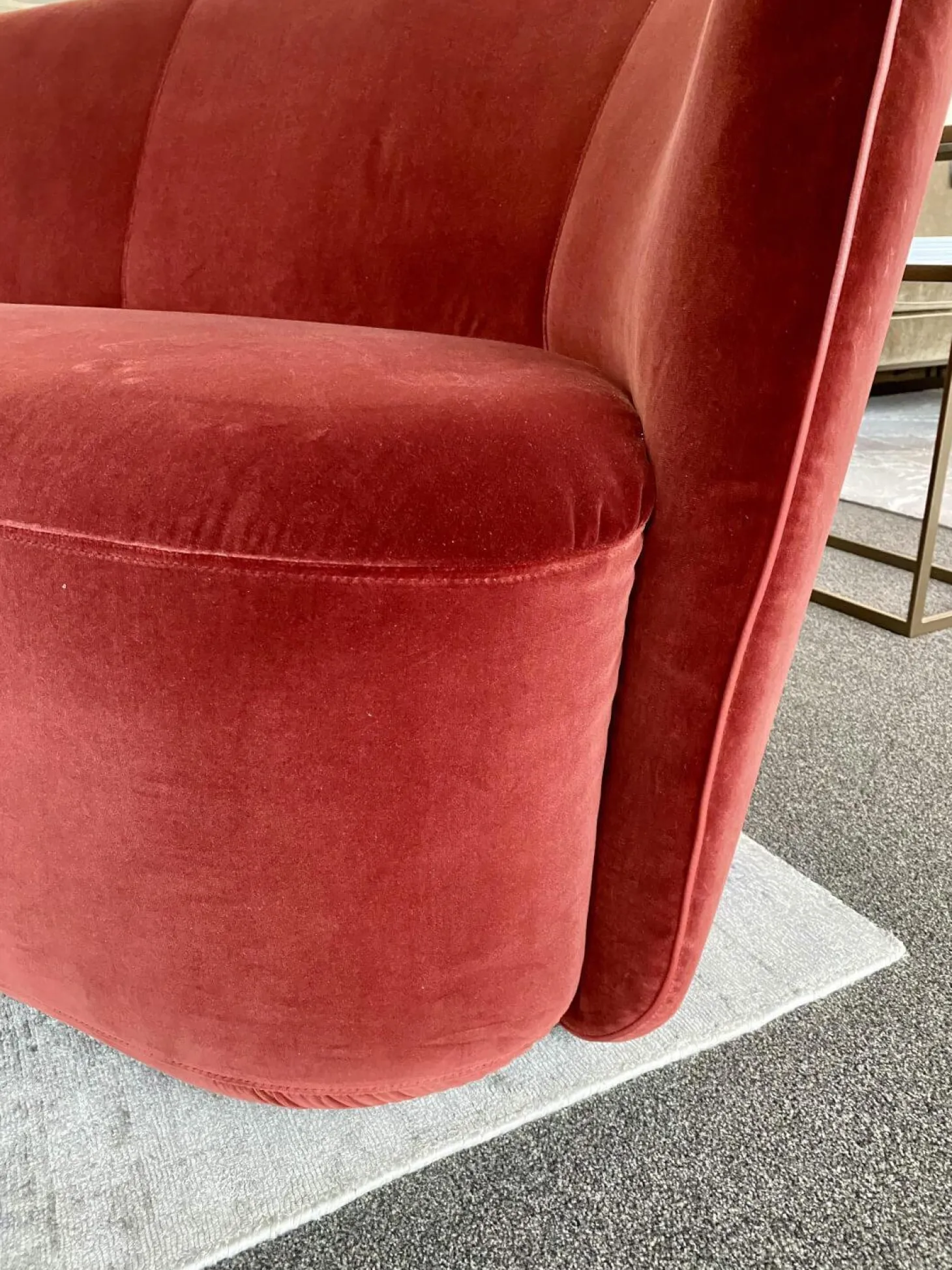 Sofa Ophelia Bezug Stoff Kastanie Rotbraun Gestell Massivholz