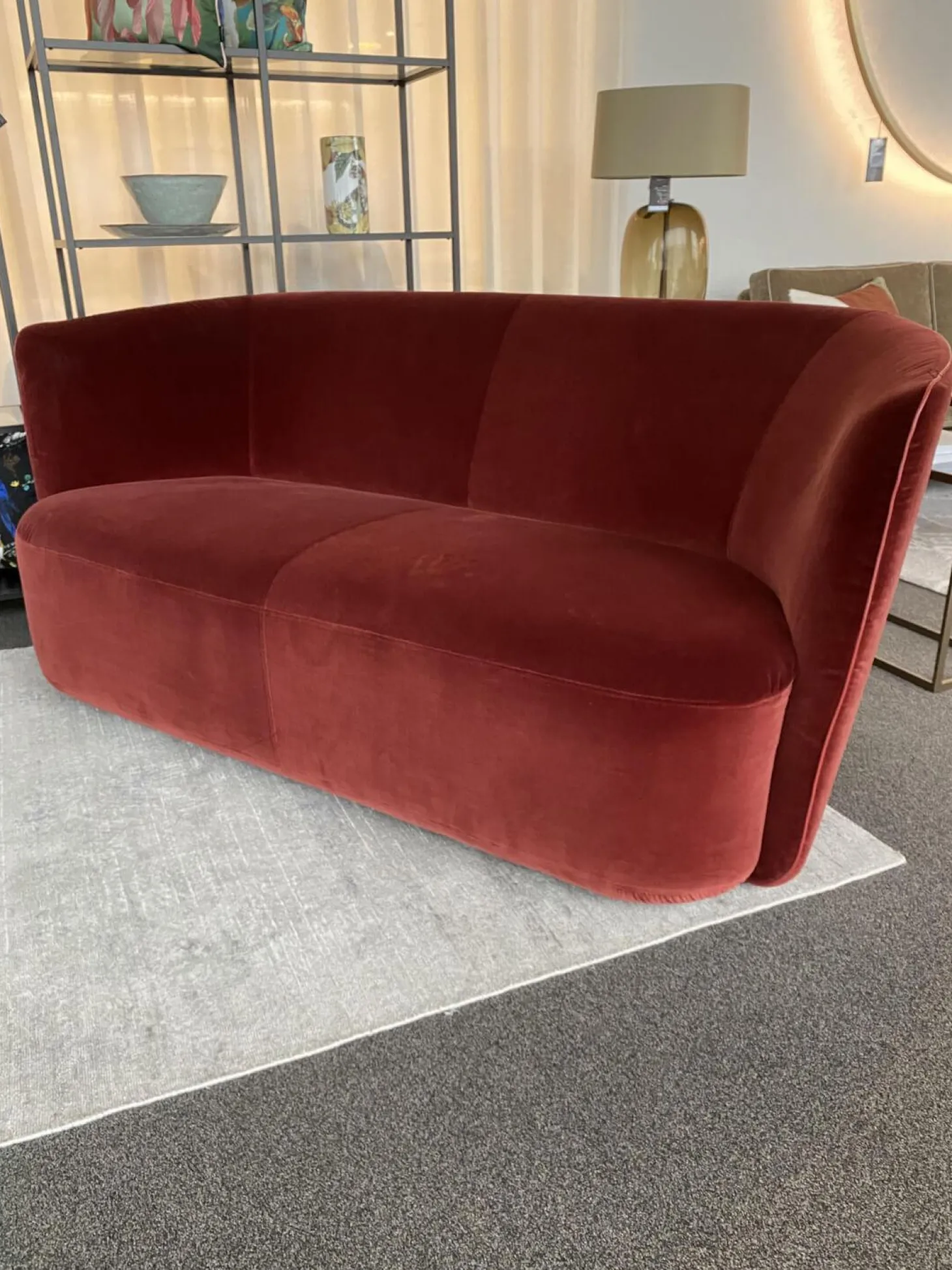 Sofa Ophelia Bezug Stoff Kastanie Rotbraun Gestell Massivholz