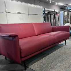 Sofa Otis Leder Cuba Red Füsse Aluminium Schwarz Matt Pulverbeschichtet